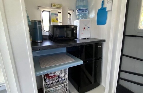Antioch Boat Rental | The Houseboat @ The Cottages on Petite Lake