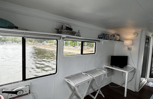 Antioch Boat Rental | The Houseboat @ The Cottages on Petite Lake