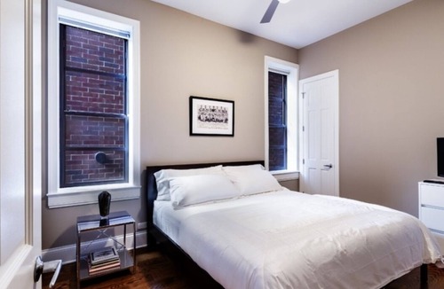 Lakeview Condo | The Inn at Wrigleyville, Beautiful New 4 Bedroom Sleeps 9