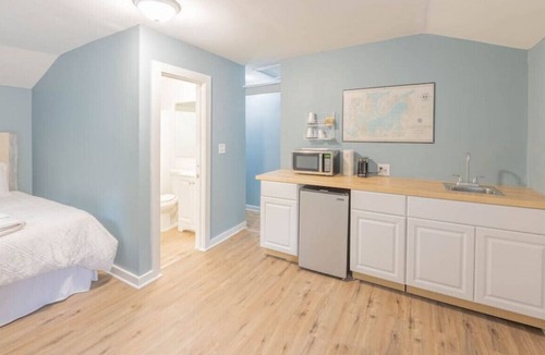 Fox Lake House | The Lakeview Place Boutique Hotel Unit 4