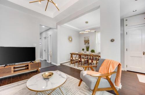 Avondale House | The Logandale: HUGE Mid-Century Home, sleeps 15
