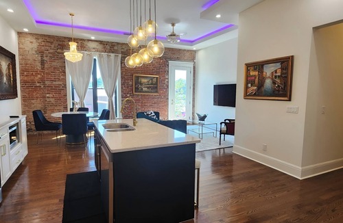 Metropolis Apartment | The Luxe High Roller! 2 bed apt in Metropolis near Harrah's Casino! Pet friendly