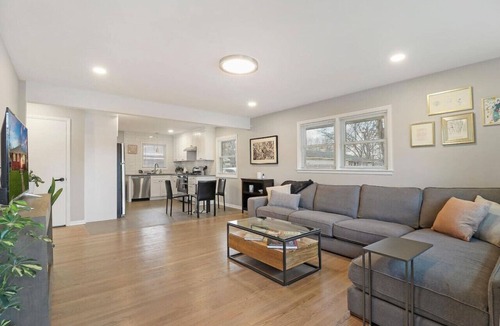 Waukegan House | The Lyons Woods Ranch