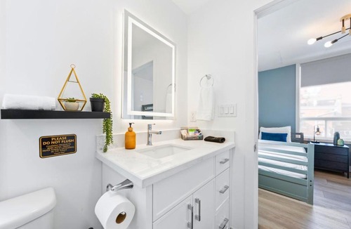 Grange Park Hotel | The McCaul Spacious DT Suite Walk to Kensington