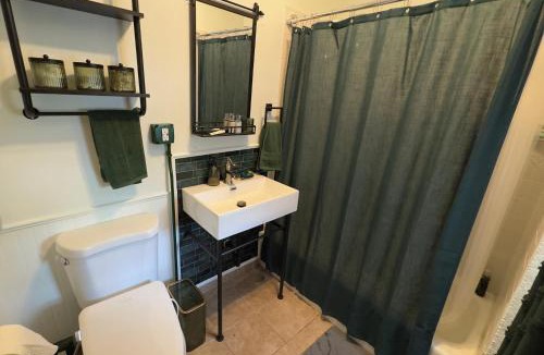 Albany Park Apartment | The Millennium Club at the Solar Lodge, 1 bdrm, 1 bath premium private apt