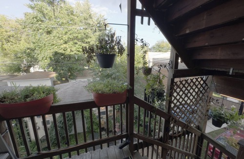 Albany Park Apartment | The Millennium Club, Eclectic Albany Park Apartment, 2 bdrm 1 bath