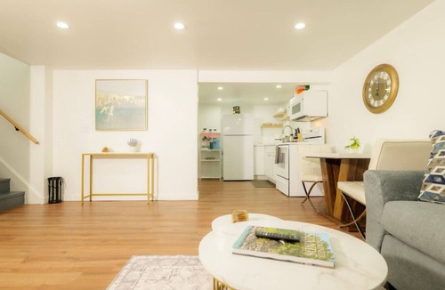 Peoria Heights House | The Minimalist Escape | Modern 1BD in the Heights