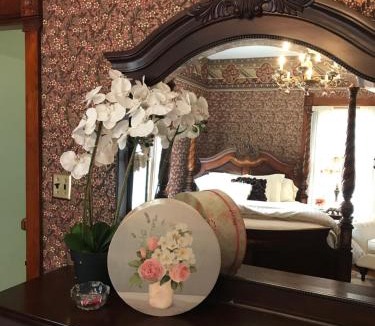 Nauvoo Bed & Breakfast | The Nauvoo Grand Bed & Breakfast