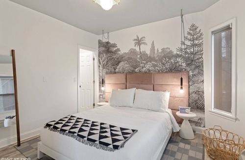 Park West Hotel | The Neighborhood Hotel - Lincoln Park Coach House - One Bedroom