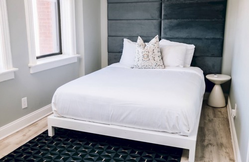 Park West Hotel | The Neighborhood Hotel - Lincoln Park 301 - One Bedroom