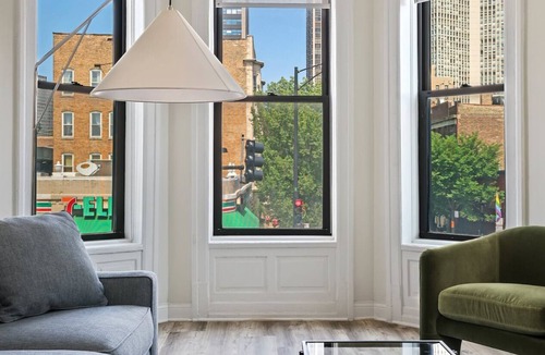 Park West Hotel | The Neighborhood Hotel - Lincoln Park 202 - One Bedroom w/Patio