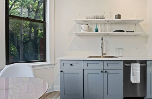 Park West Hotel | The Neighborhood Hotel - Lincoln Park 202 - One Bedroom w/Patio