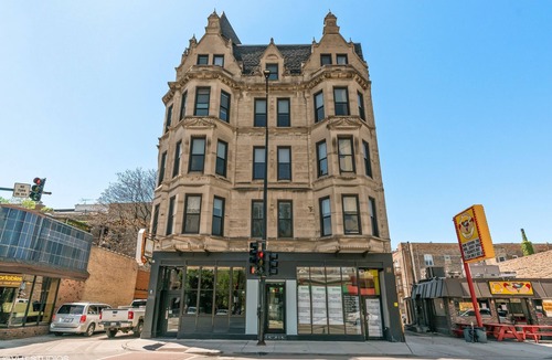 Park West Hotel | The Neighborhood Hotel - Lincoln Park 302 - One Bedroom w/Patio