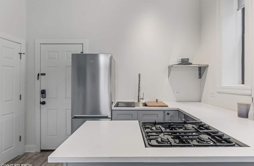 Park West House | The Neighborhood Hotel - Lincoln Park 402 - One Bedroom w/Patio