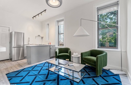 Park West House | The Neighborhood Hotel - Lincoln Park 402 - One Bedroom w/Patio