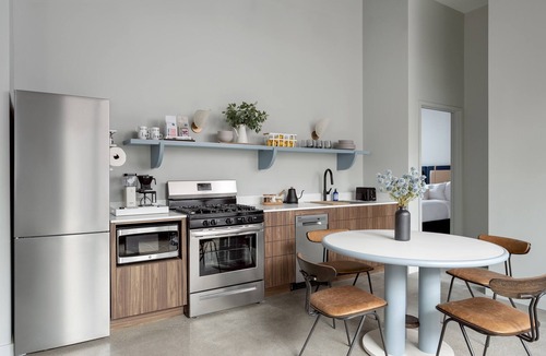 Near West Side Apartment | The Neighborhood Hotel - Little Italy Two Bedroom