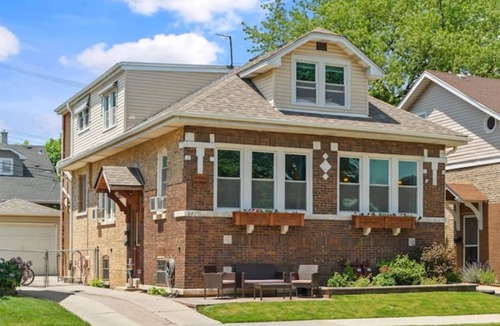 Norwood Park East Apartment | The Norwood Nook – Walkable Stay Near O’Hare & Metra!