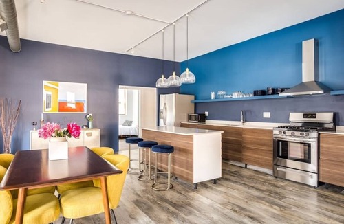 River North Apartment | The Orleans - Floor 2 Private roof deck Patio!