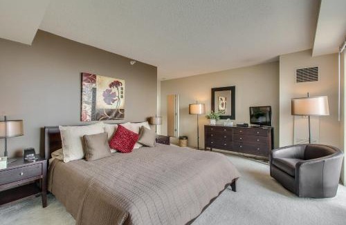 Downtown Chicago Apartment | The Penthouse at Grand Plaza