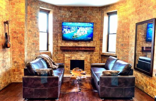 Old Town Triangle Apartment | The Picasso on Lincoln Park