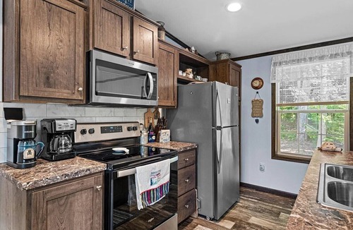 Hadley Cottage | The Pine Ridge Retreat - A Cozy Great Sacandaga Cottage with Private Lake Access