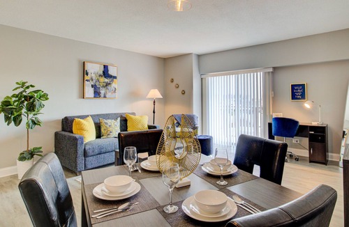 Springfield Apartment | The Premier Lincoln Suite | Downtown Springfield