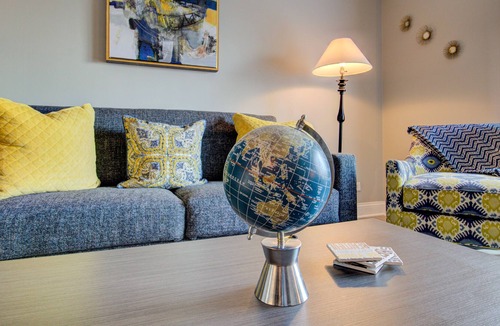 Springfield Apartment | The Premier Lincoln Suite | Downtown Springfield