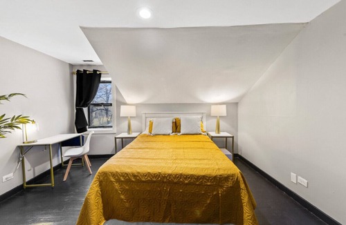 Fox Lake Hostel | The Randolph Hotel Room 306