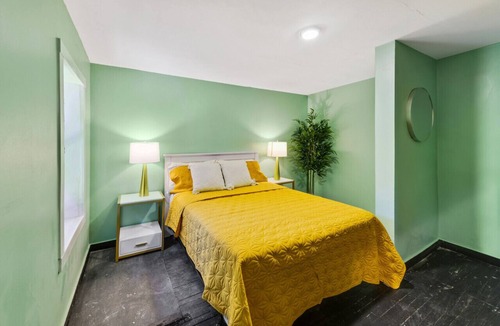 Fox Lake Hostel | The Randolph Hotel Room 206