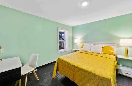 Fox Lake Hostel | The Randolph Hotel Room 206