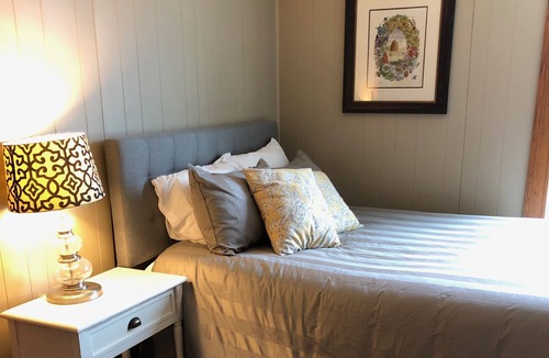 Nauvoo Apartment | The Red Front Suite - Sleeps 15