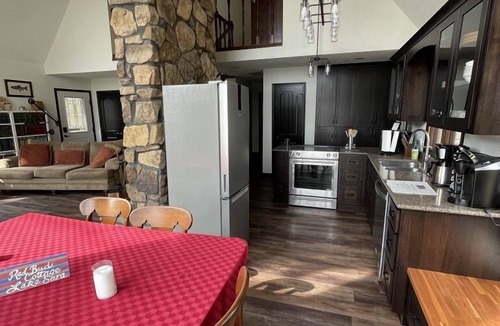 Effingham Cottage | The Redbud Cottage-Beach & Quiet. Lake Sara Waterfront & Wood Fires.