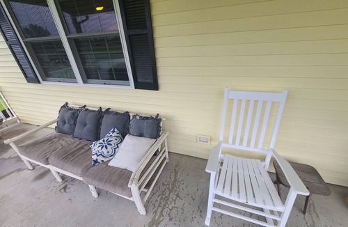 Carterville House | The Refuge - Perfect Location. Beautiful, private, centrally located, sleeps 14