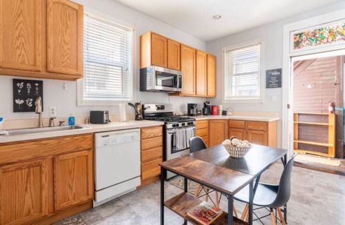 Roscoe Village Apartment | The Roscoe Village Guesthouse
