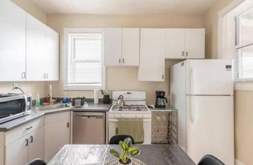 Roscoe Village Apartment | The Roscoe Village Guesthouse