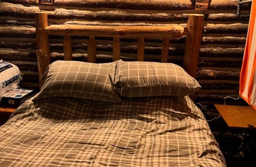 Blakeslee House | The Rustic Cabin