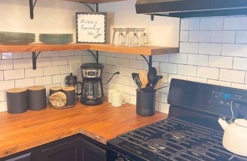 Graymont House | The Schoolhouse Cabin - Hot Tub and Game Room!