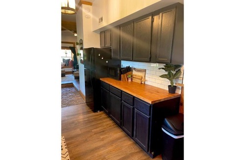 Graymont House | The Schoolhouse Cabin - Hot Tub and Game Room!