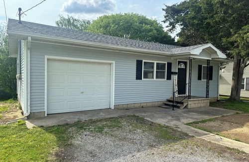 Harrisburg House | The Tinley House. Close to hiking, hunting. Bike trail and hospital, shopping