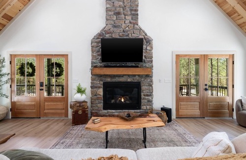 Pickens Cabin | The TORTOISE SHELL - Peace, Privacy & a Playset in the Hochatown Pines