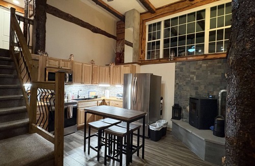 Ludlow Apartment | The Treehouse at 11 Gables Ludlow – Dining, Shopping & Okemo Shuttle