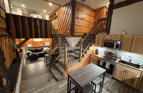 Ludlow Apartment | The Treehouse at 11 Gables Ludlow – Dining, Shopping & Okemo Shuttle