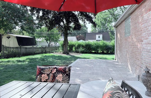 Arlington Heights House | The Vail/House/Hot Tub/Fire pit/Tesla charger/Garage