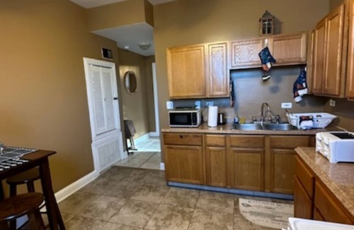 Woodlawn Apartment | The Woodlawn Oasis is an absolutely beautiful newly rehabbed apartment!
