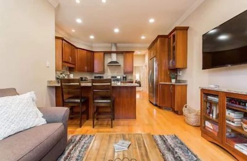 Wrigleyville House | The Wrigleyville VIP- 200 steps to Wrigley- Super Clean!