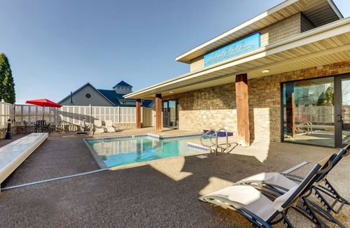 Moline Hotel | Theme Suite, Stoney Creek Quad Cities, Fireplace, Whirlpool | 2 Units