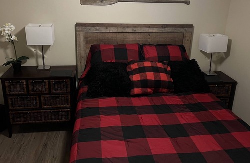 Algonquin Highlands Cottage | Three bedroom Lakeside cottage Algonquin highlands
