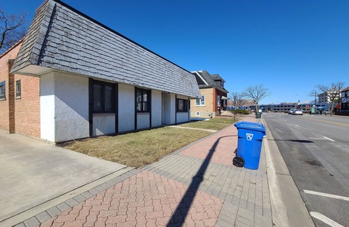 Mount Prospect Apartment | Three bedroom apartment in very convenient location!