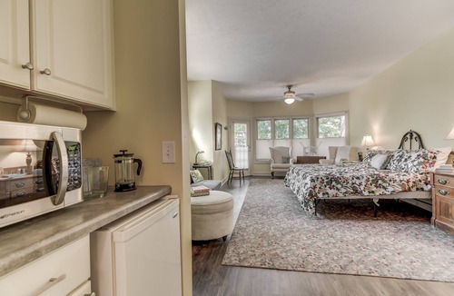 Petersburg House | Three Pines Petersburg - Luxurious 10 Bedroom Home in Historic Petersburg