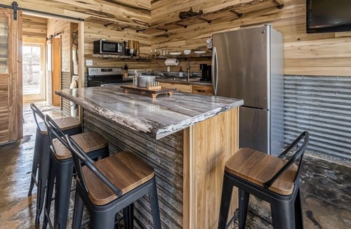 Elizabethtown House | Tiny home, River View near Shawnee Forest, hiking and boating Ohio River